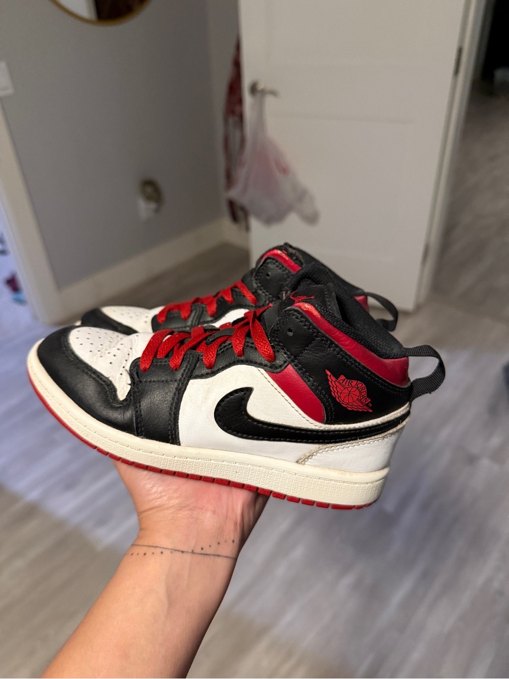 Nike Air Jordan 1 Mid DQ8424-106 Boys Youth 1Y Black White Red Sneakers